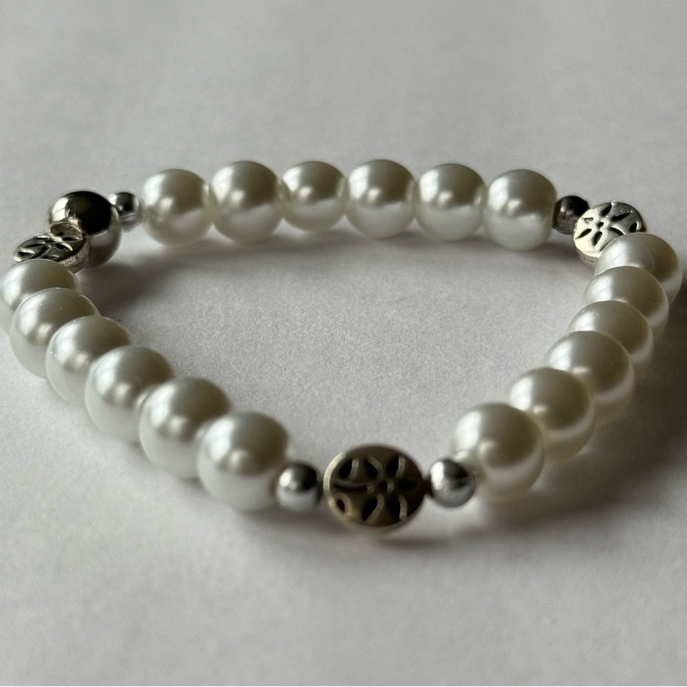 Elegant White Pearl Bracelet